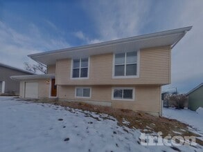 Building Photo - 2512 W 99th Pl