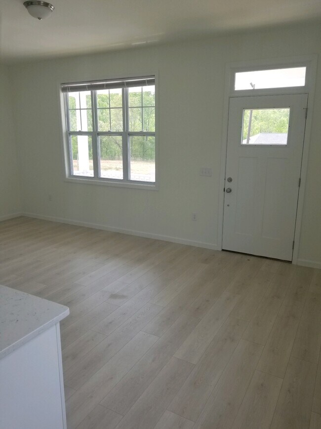 Building Photo - 317 Hemlock Cir
