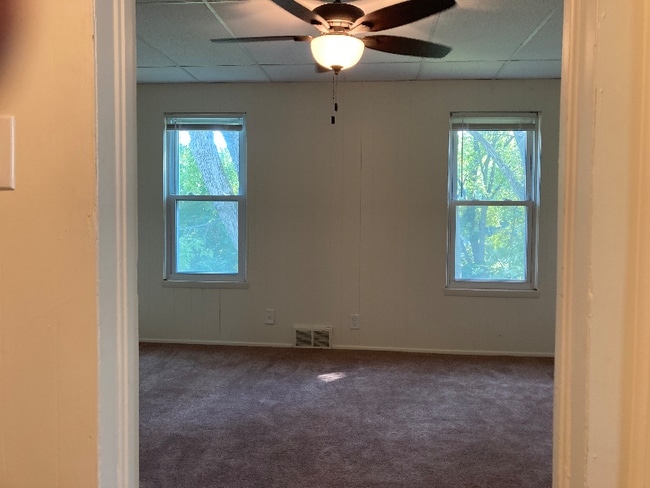 Building Photo - 623 Main St