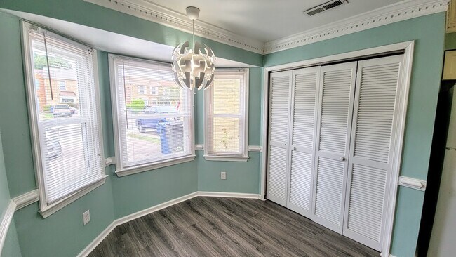 Foto del edificio - 4621 Merrimac Ln