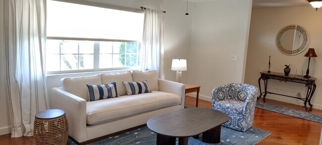 Building Photo - 9583 SE Little Club Way S