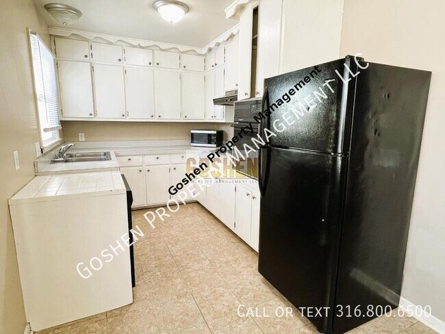 Foto del edificio - Beautiful 3 Bdrm. home w/finished basement...