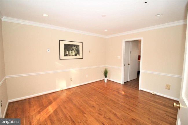 Foto del edificio - 9817 Glen Rd
