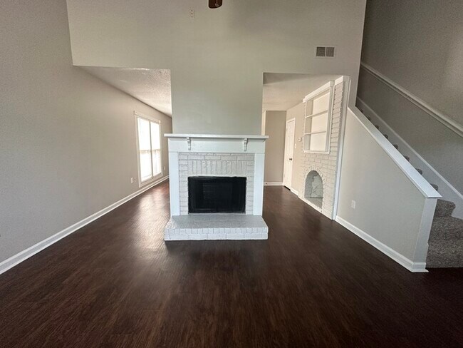 Foto del edificio - 3006 New London - Available Now!