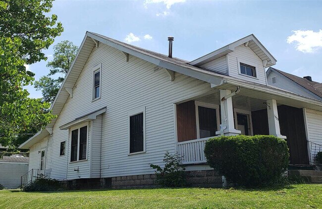 Building Photo - 1523 E Washington