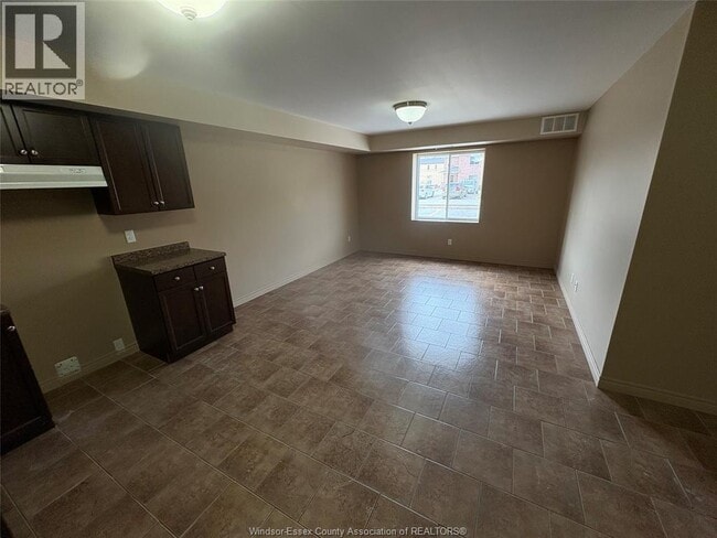 Building Photo - 448 Simcoe St