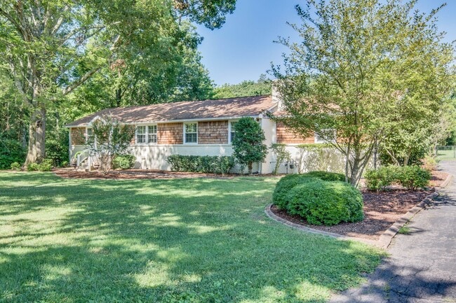 Building Photo - 641 Brook Hollow Rd