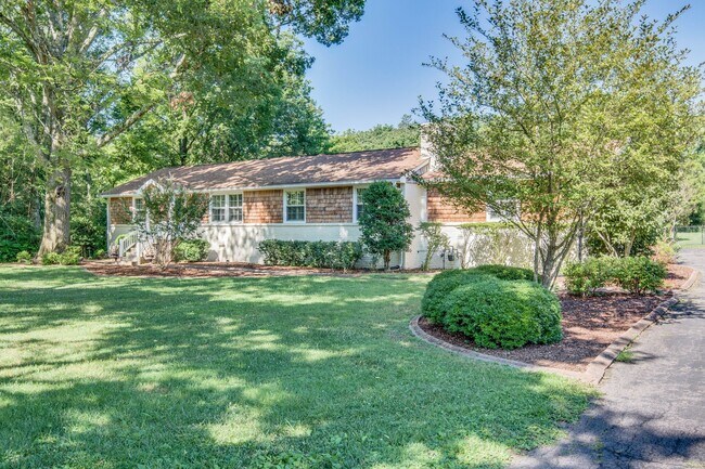 Foto del edificio - 641 Brook Hollow Rd