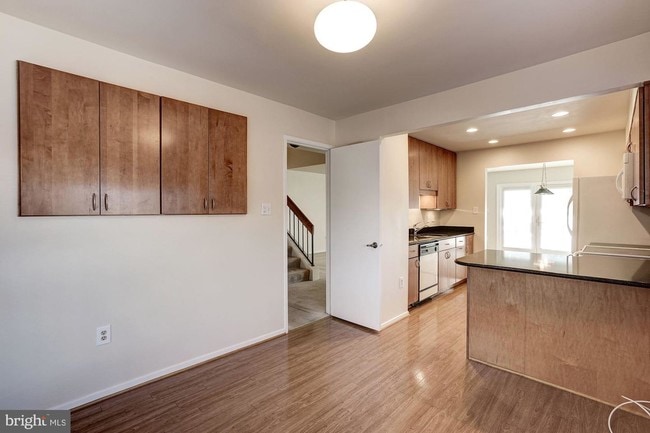 Building Photo - 3145 Eakin Park Ct