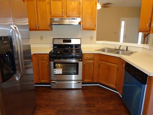 Building Photo - 2994 Garland Dr SW