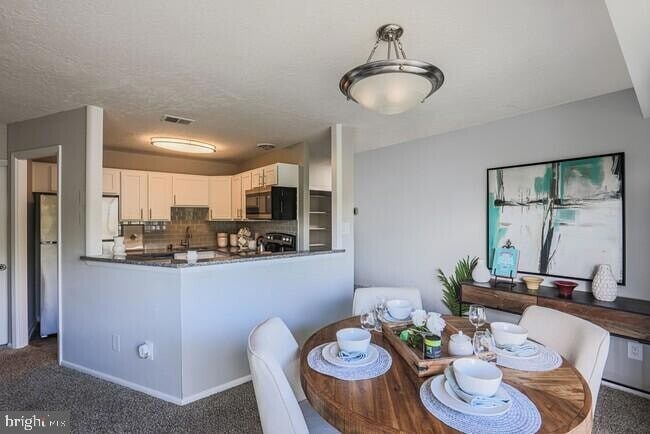 Foto del edificio - 200 Idlewild Rd