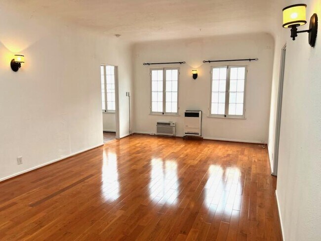 Foto del edificio - 140 Roxbury Dr