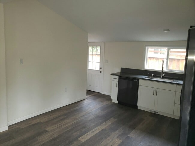 Photo - 12726 SE Oatfield Rd House