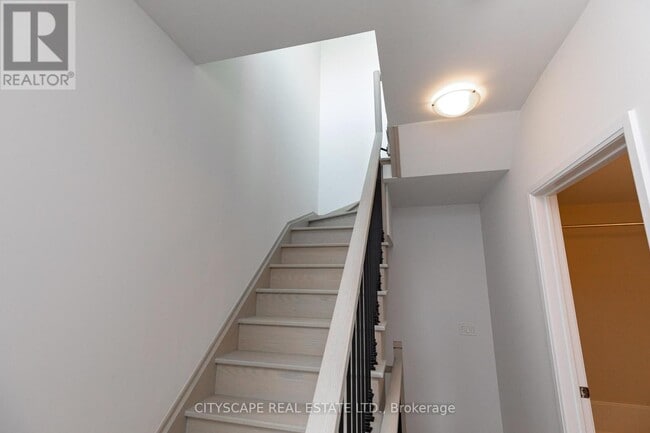 Photo du bâtiment - 1010 Portage Pkwy