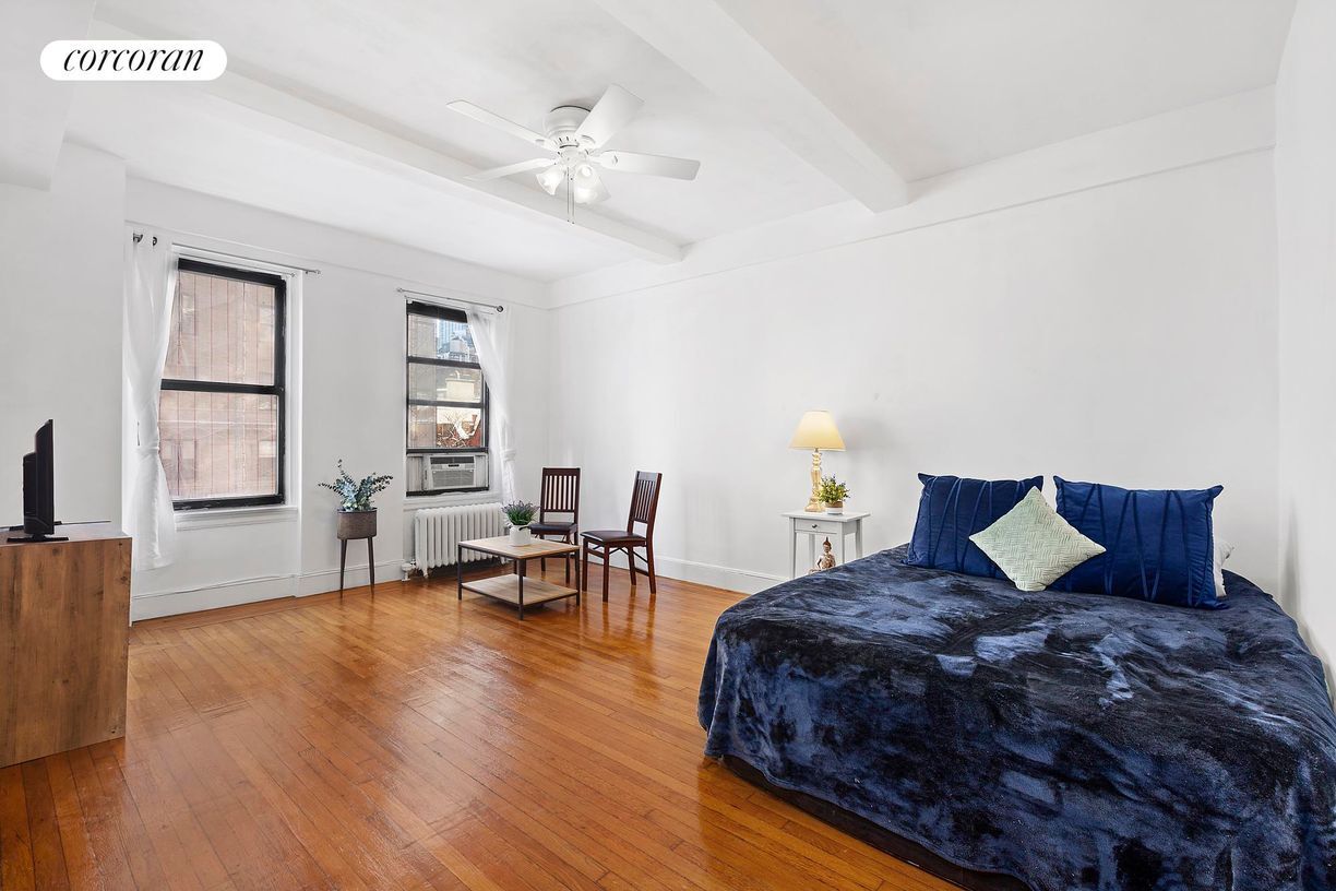 Foto principal - 243 W End Ave