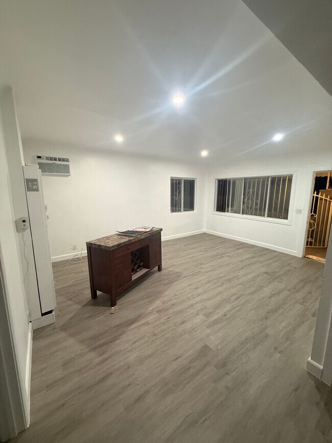 Foto del edificio - 2205 S Burnside Ave