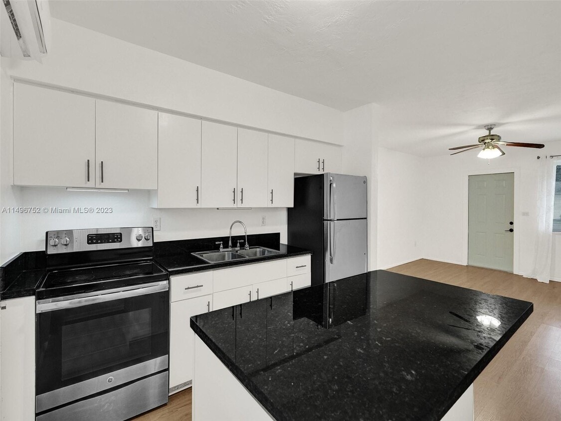 Primary Photo - 1003 NE 110th St