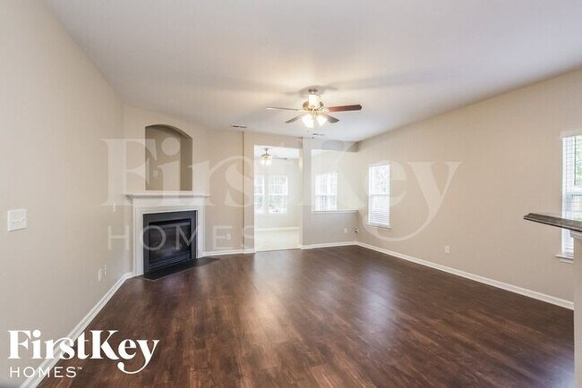 Building Photo - 4075 Shadetree Dr