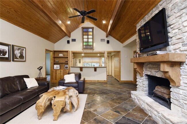 Building Photo - 411 Lakeway Dr