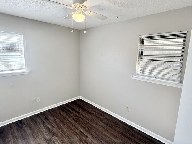 Building Photo - 121 Lockwood Dr