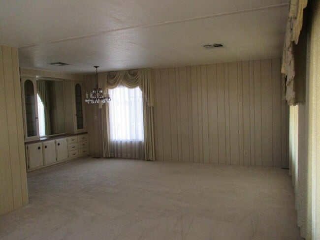 Building Photo - 760 Santo Tomas Dr