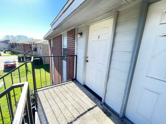 Foto del edificio - 1801 Cedarhill Dr