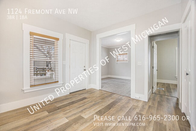 Building Photo - Available Now | 3 Bedroom 1 Bath Single Fa...