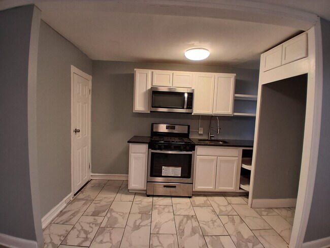 Foto del edificio - 3 BED 1 BATH HOME FOR RENT