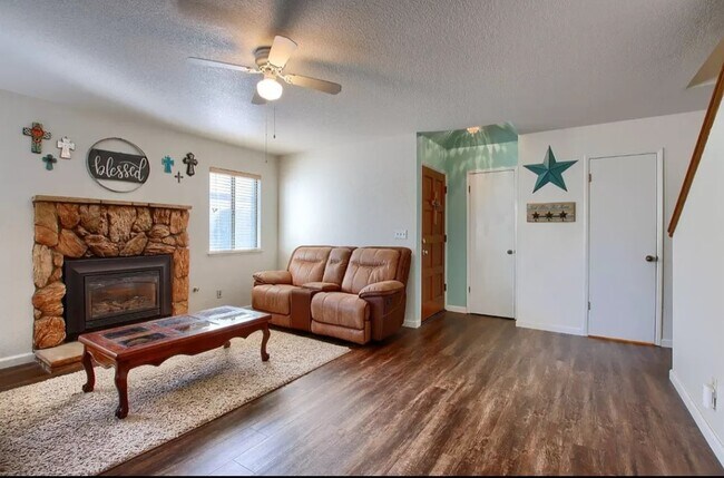 Foto del edificio - 49400 River Park Rd