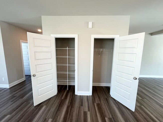 Building Photo - **OFFERING FIRST MONTH'S RENT FREE, $200 MOVE IN PROMOTION & WAIVED APPLICATION FEES** New Constr...