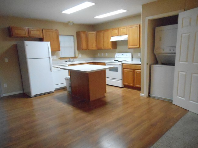 Interior Photo - 925 S Newcomb Ave.