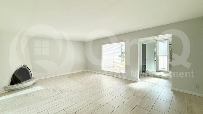 Building Photo - 1916 E Medlock Dr
