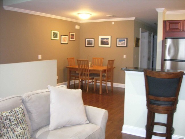 Foto del edificio - 116 Stewart Ave