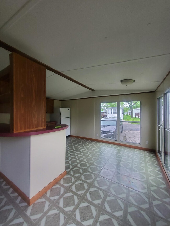 Building Photo - 358 Golden Dale Dr