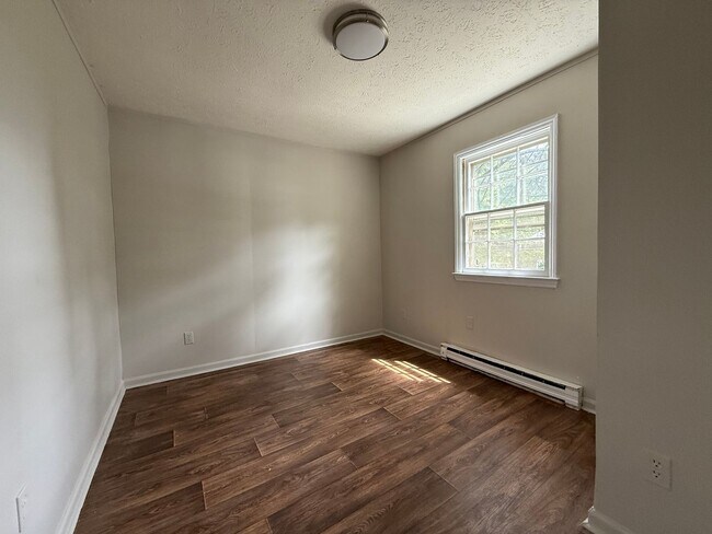 Building Photo - 3 Bedroom Home for Rent