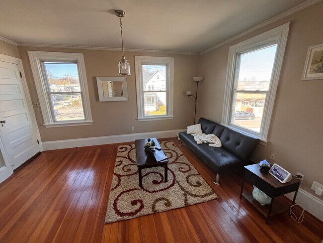 Building Photo - 1548 Smith St.