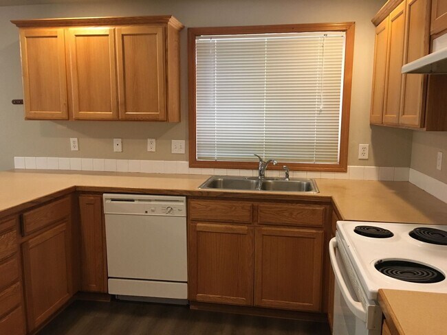 Building Photo - Spacious 4-Bedroom Home with Classic Charm...