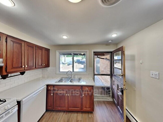 Foto del edificio - 6023 Stanton Ave
