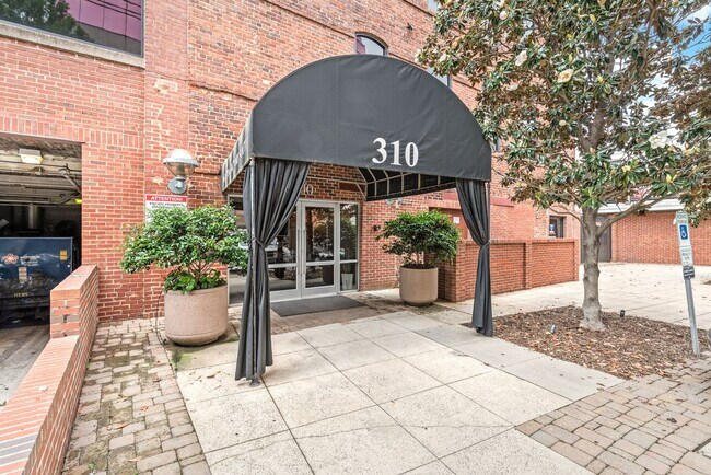 Building Photo - Great Location in South End!