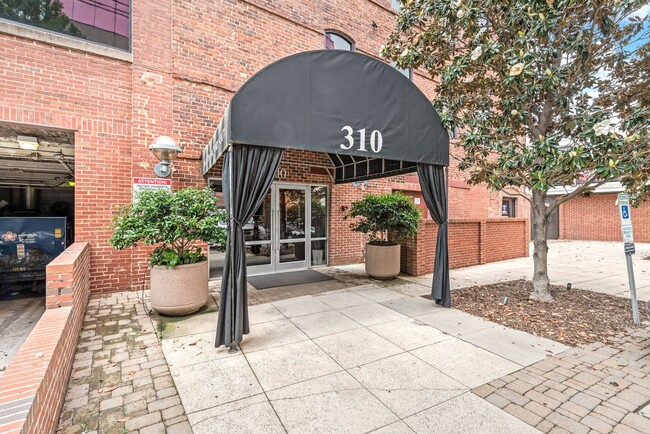 Building Photo - Great Location in South End!