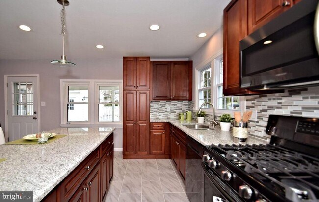 Foto del edificio - 2749 Woodland Ave