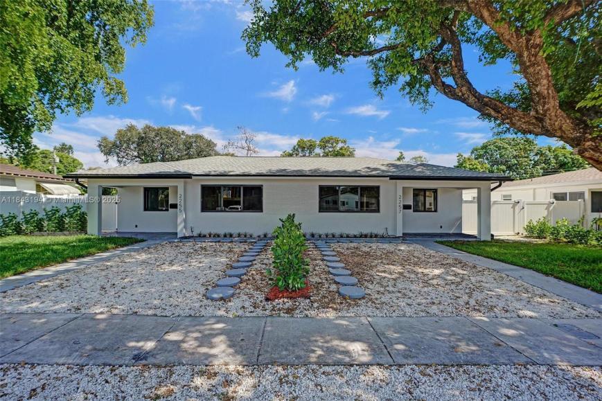 Foto principal - 3 bedroom in North Miami Beach FL 33160