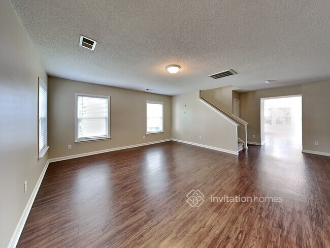 Building Photo - 8867 Elizabeth Dr