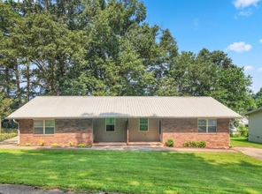 Building Photo - 405 Missionary Ave
