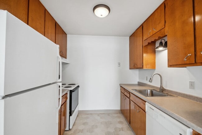 Interior Photo - Rose Mall Apartments