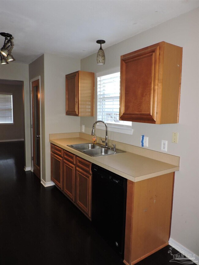 Foto del edificio - 147 Creekview Dr