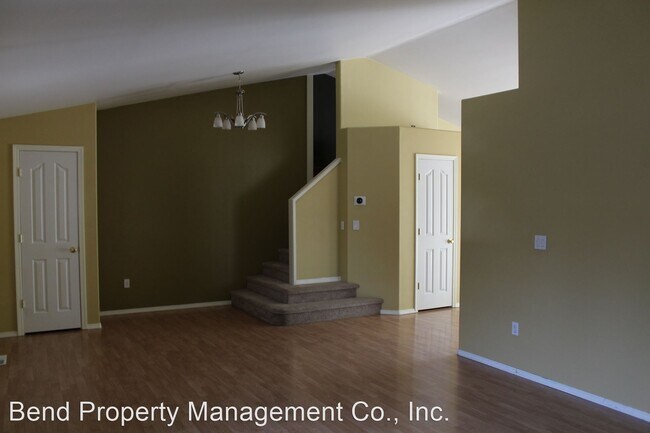 Building Photo - 4 br, 3 bath House - 794 NE Mason Rd.