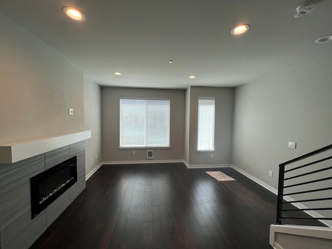 Building Photo - 14913 48th Ave W