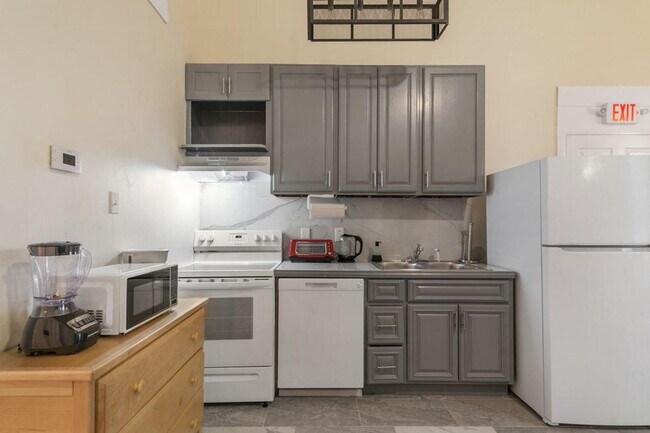 Building Photo - 1613 Baronne St