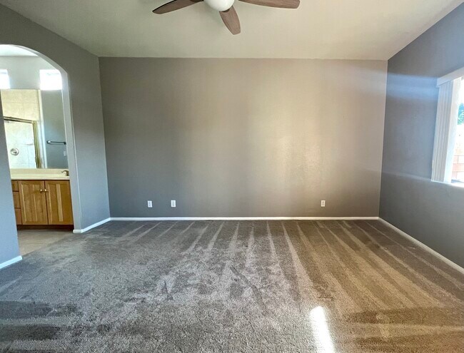 Master bedroom with private bathroom and private entrance from backyard - 30775 Avenida del Yermo